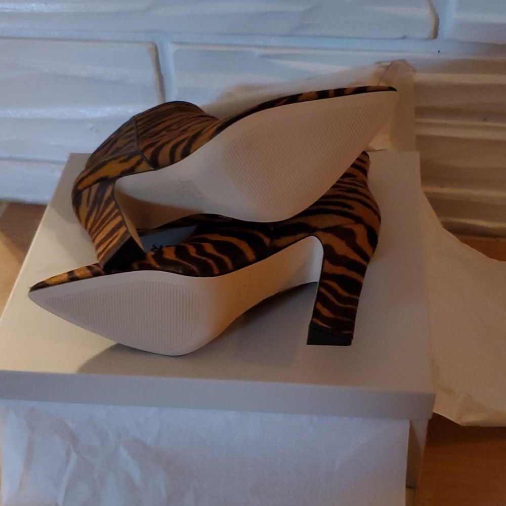 Booties  with Box New without tags - Picture 2 of 2